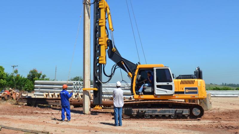 Cravação de Estaca Prancha: Tudo que Você Precisa Saber para um Projeto Seguro e Eficiente